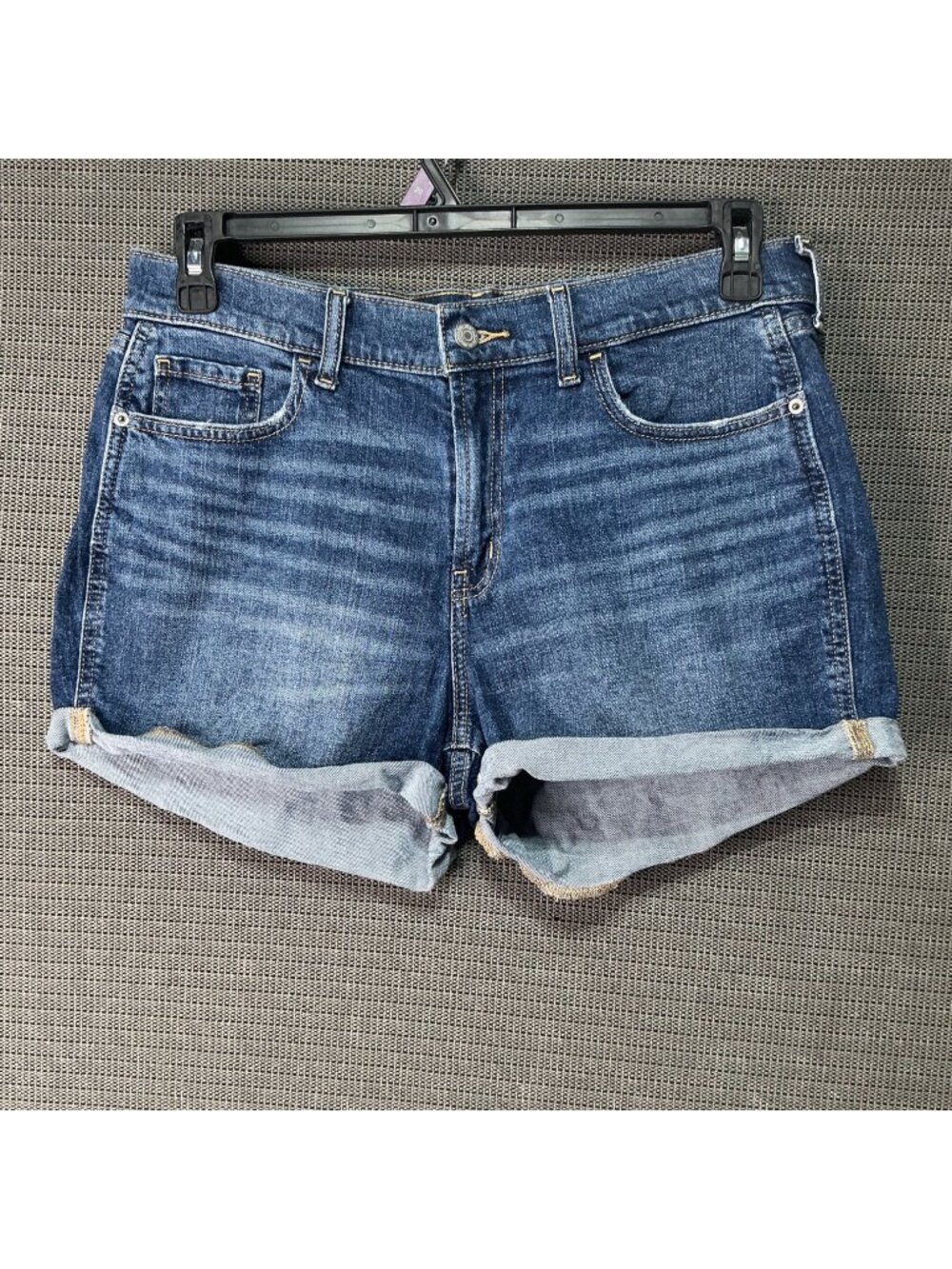 Old Navy Women's Mid-Rise Boyfriend Jean Shorts Size 8 Rolled Hem Blue Denim
